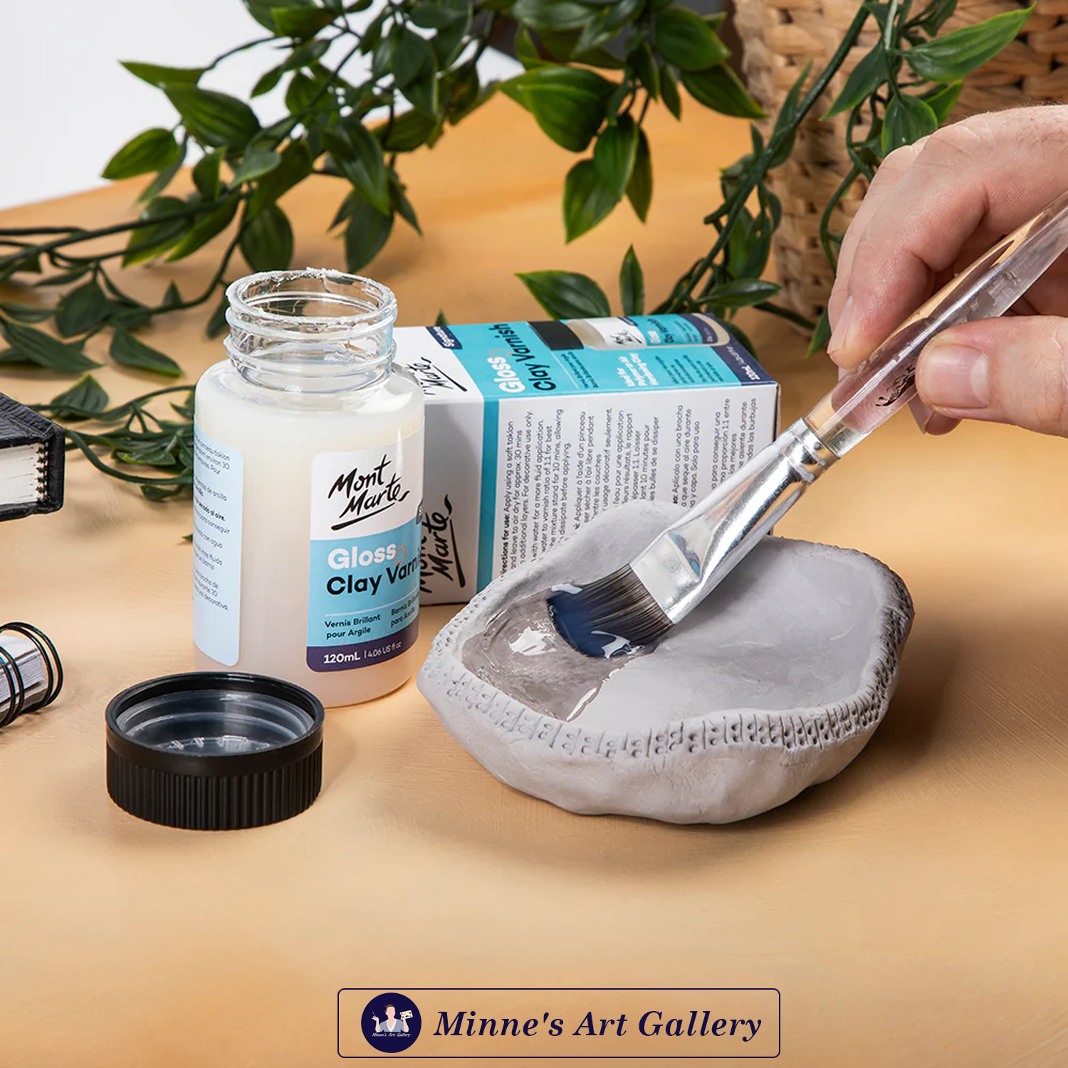 Mont Marte Gloss Clay Varnish – Bottle Mont Marte Signature Gloss Clay Varnish – 60ml Bottle View